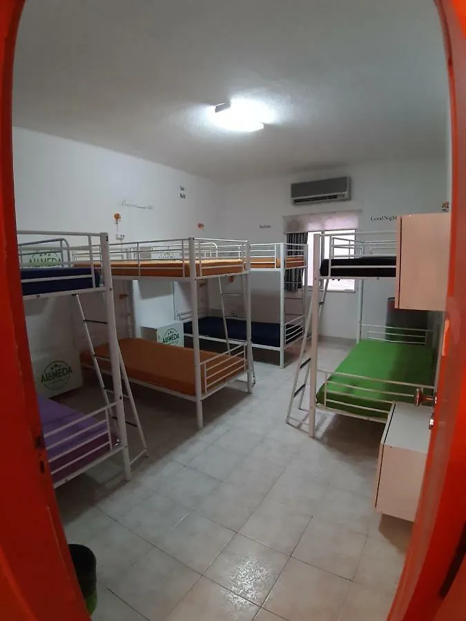 Alameda Hostel Портиман