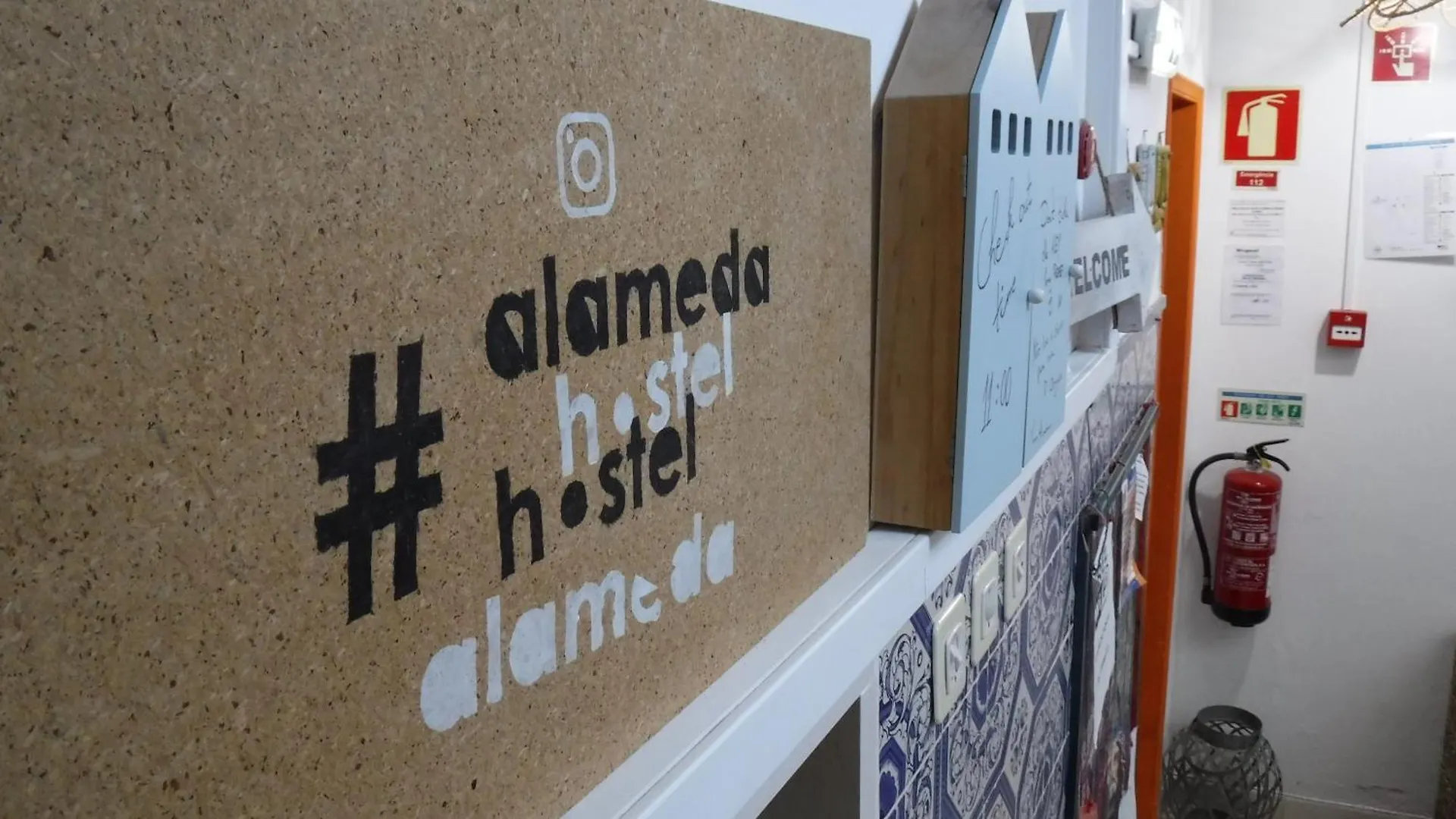 Alameda Hostel Портиман 0*,